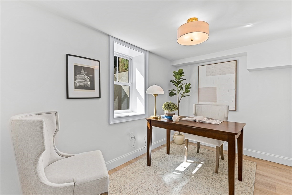 25 Thomas Rd
