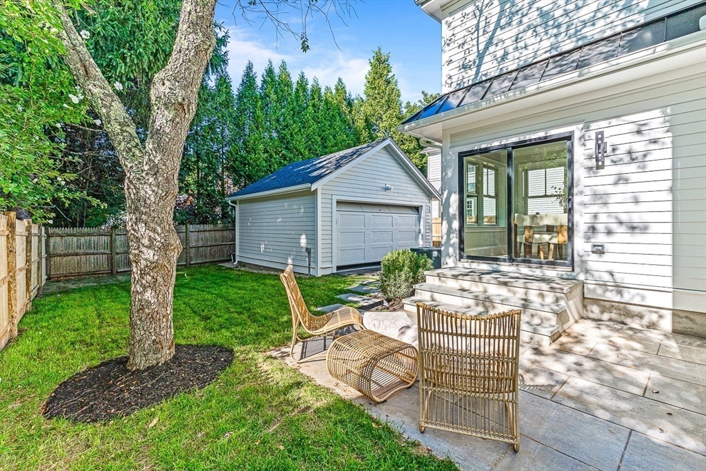 25 Thomas Rd