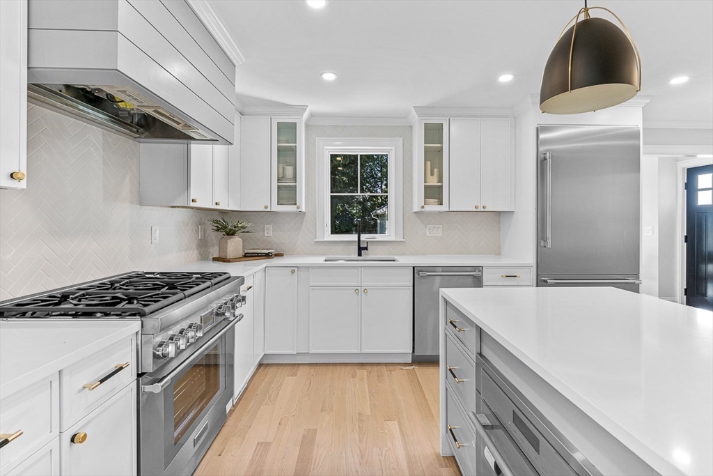 25 Thomas Rd