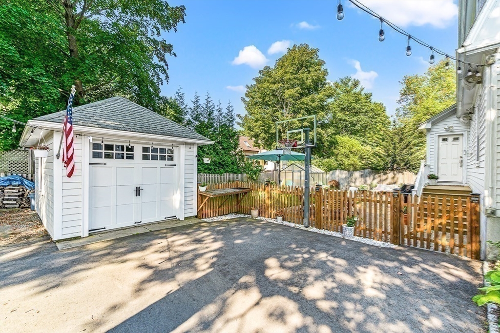 298 Weston Rd