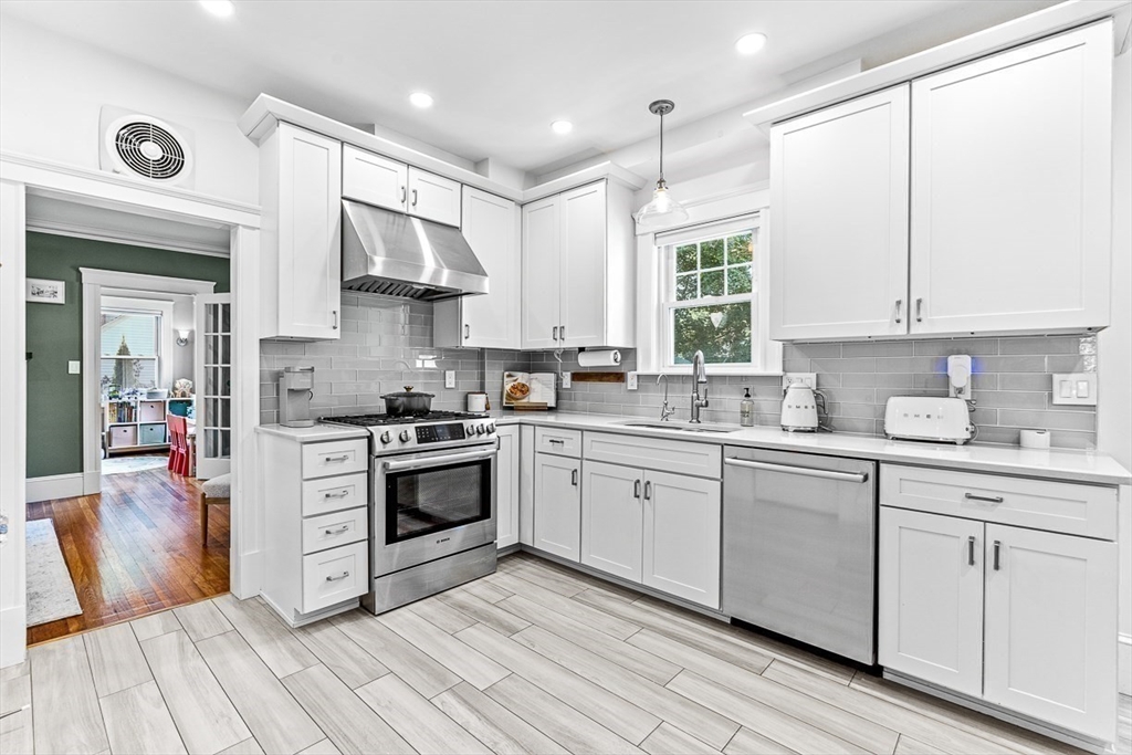 298 Weston Rd