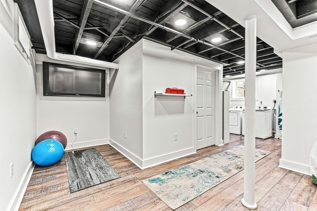 298 Weston Rd