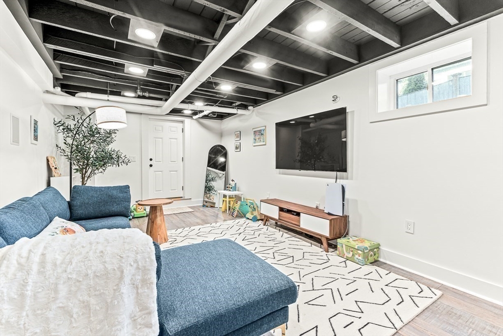 298 Weston Rd