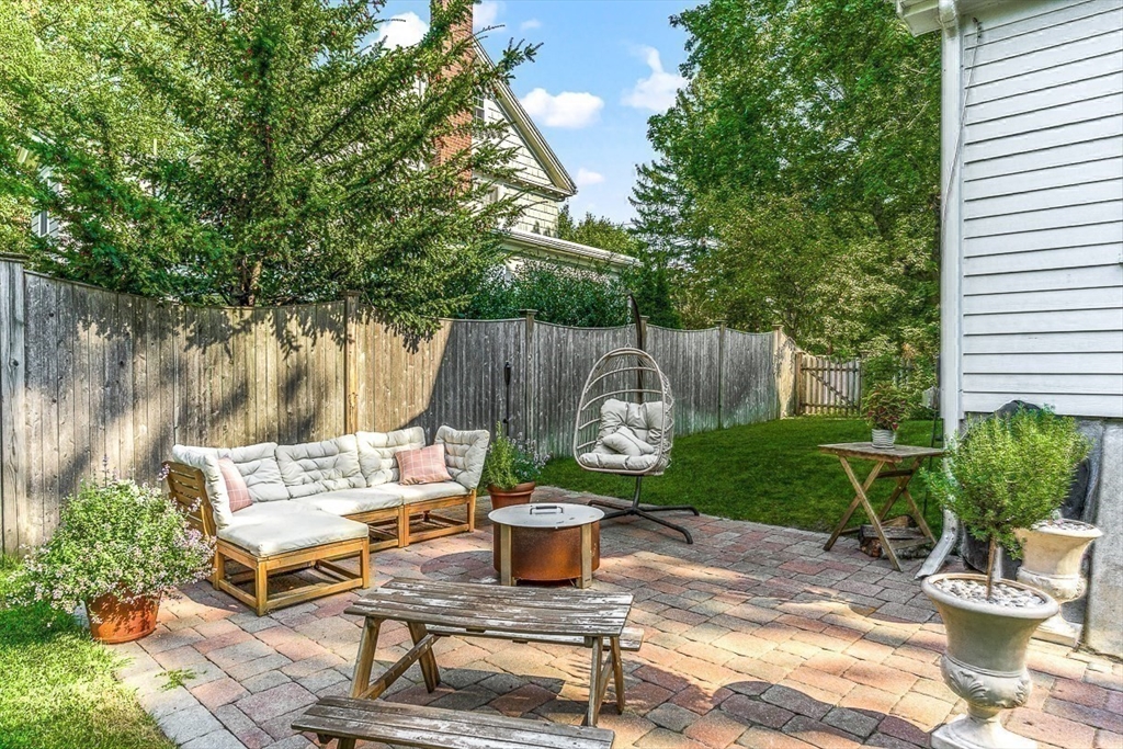 298 Weston Rd