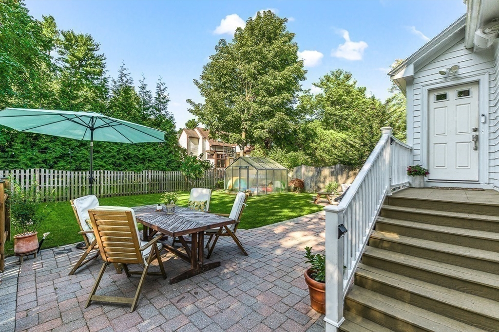 298 Weston Rd