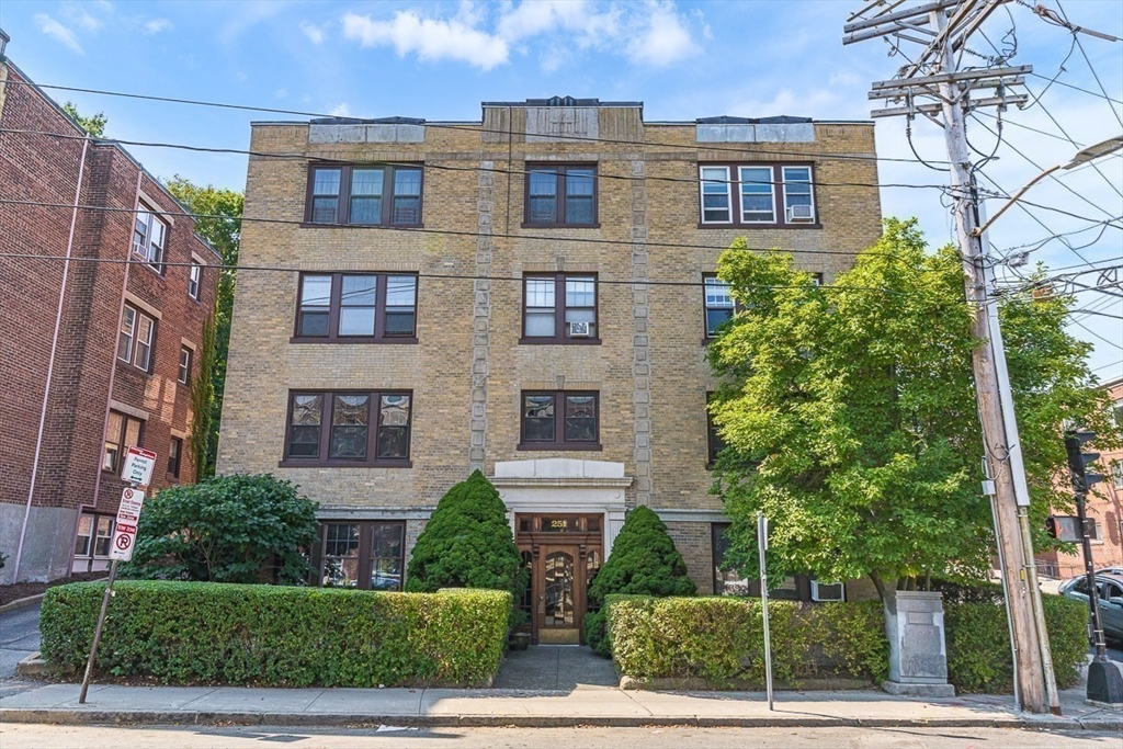 251 Kelton St # 4