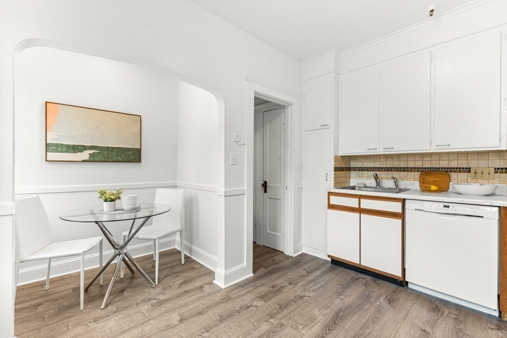 72 Strathmore Rd # 5B