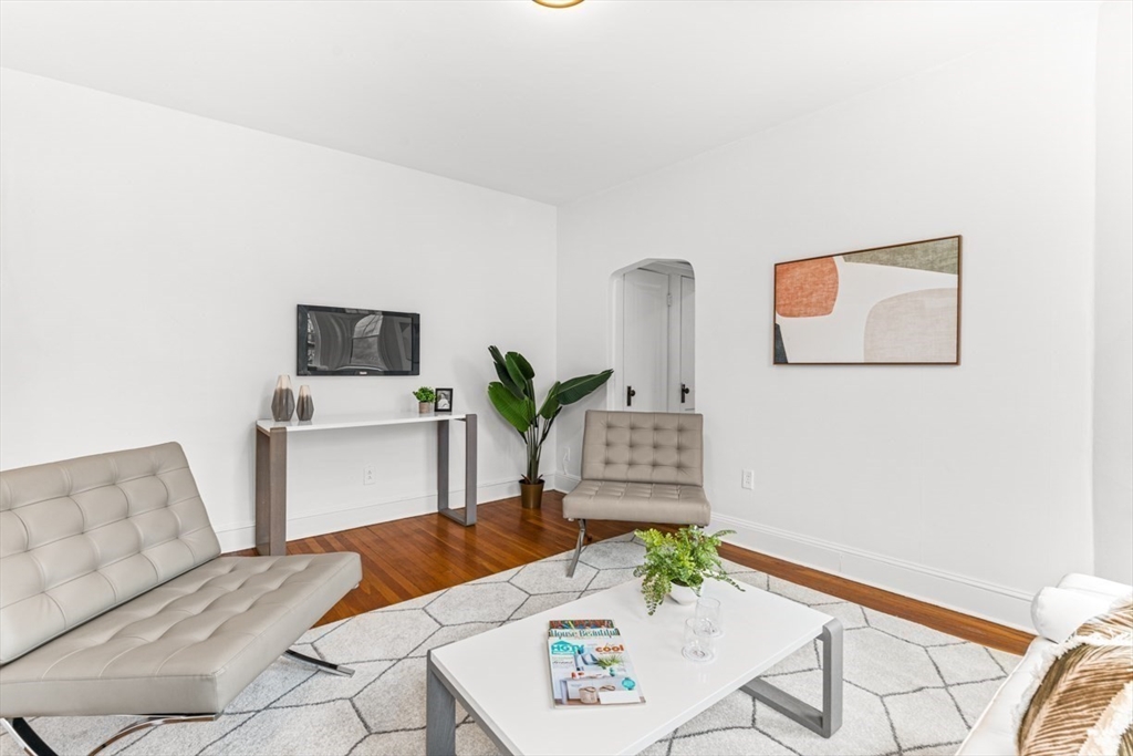 72 Strathmore Rd # 5B