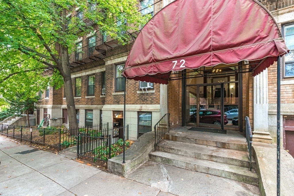 72 Strathmore Rd # 5B