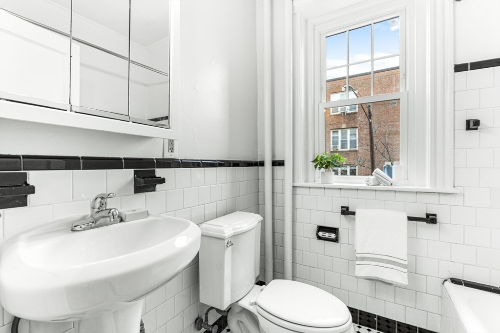 72 Strathmore Rd # 5B