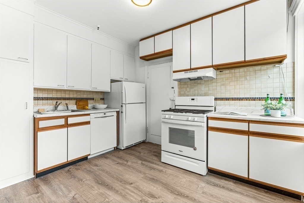 72 Strathmore Rd # 5B