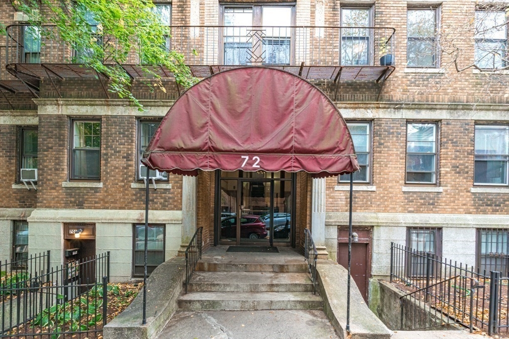 72 Strathmore Rd # 5B