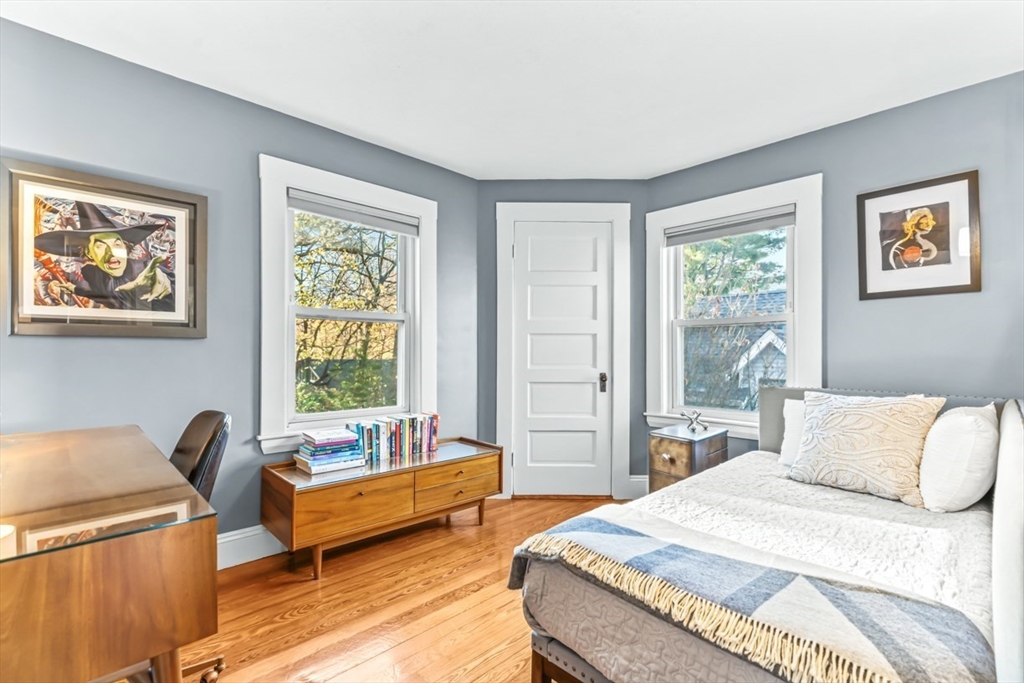 8 Hastings St