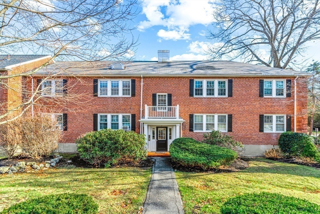 7 Hammond Pond Pkwy # 4