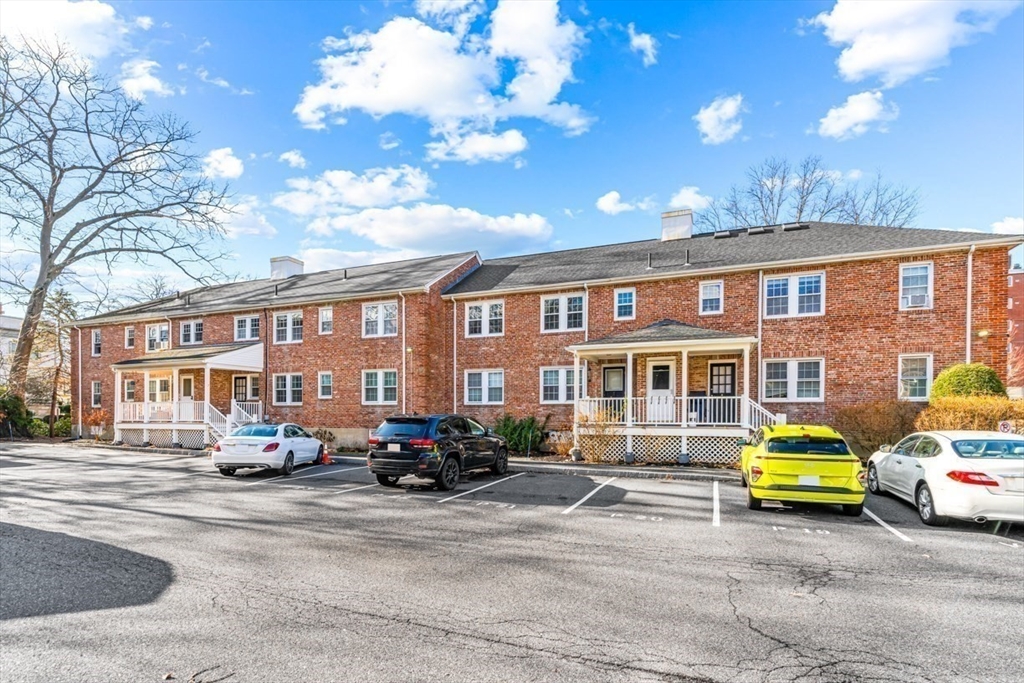 7 Hammond Pond Pkwy # 4