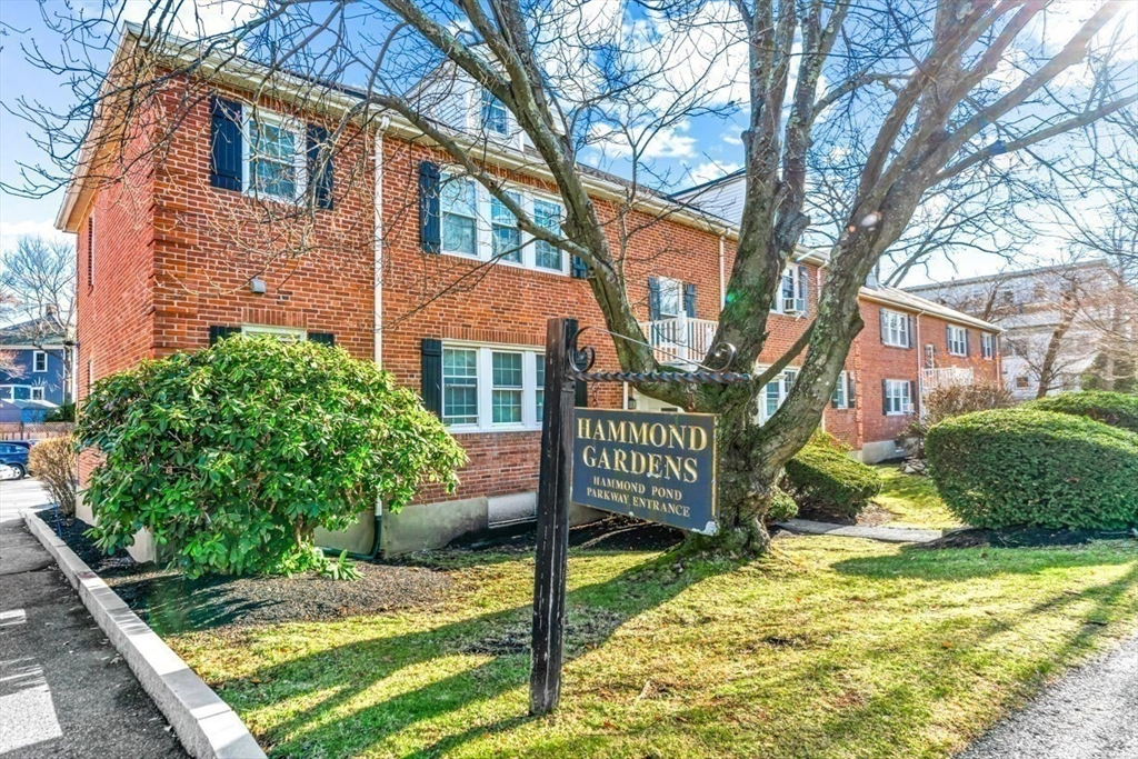 7 Hammond Pond Pkwy # 4