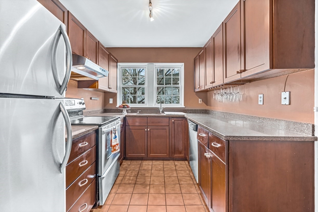 7 Hammond Pond Pkwy # 4