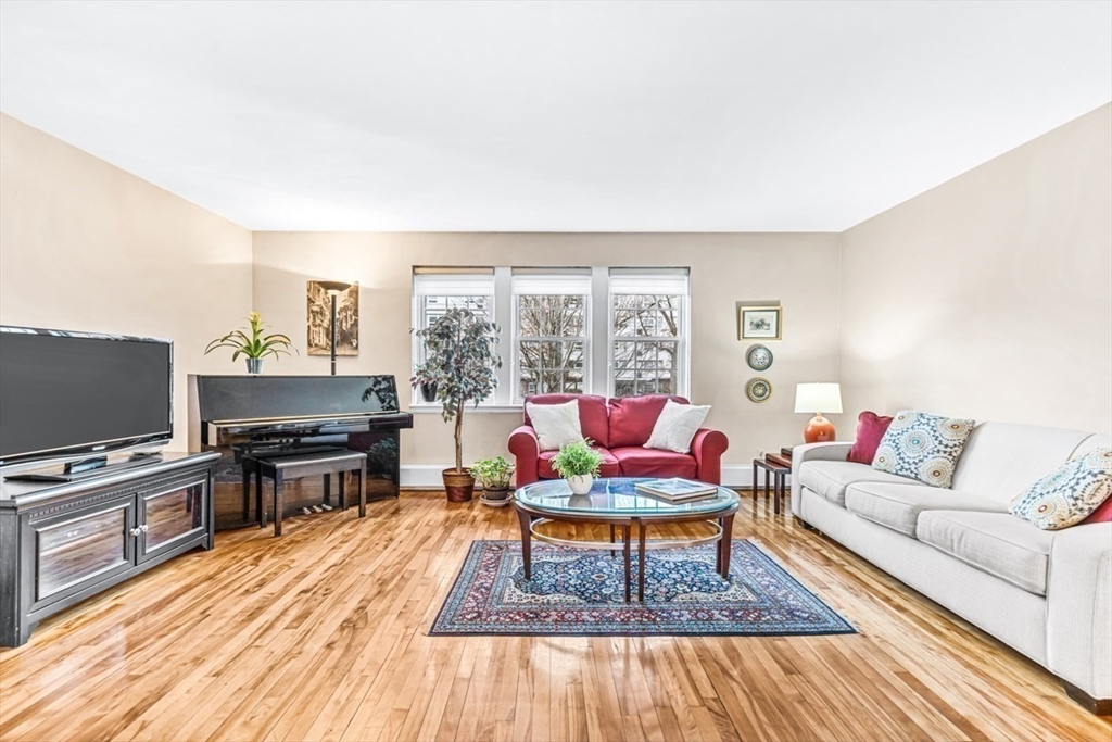 7 Hammond Pond Pkwy # 4