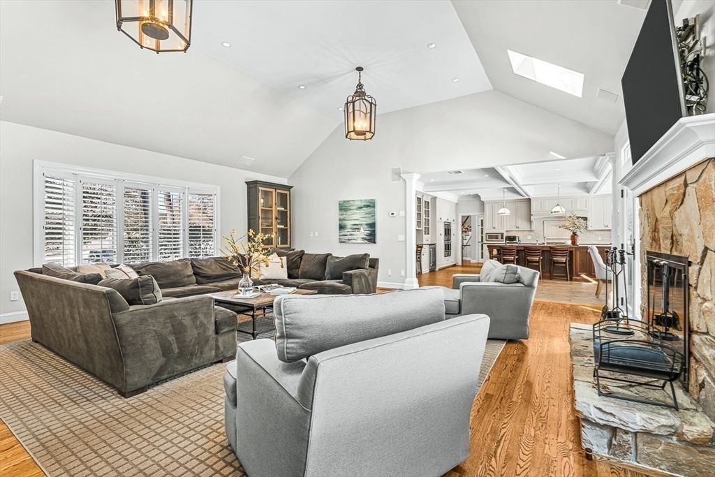 56 Lantern Ln
