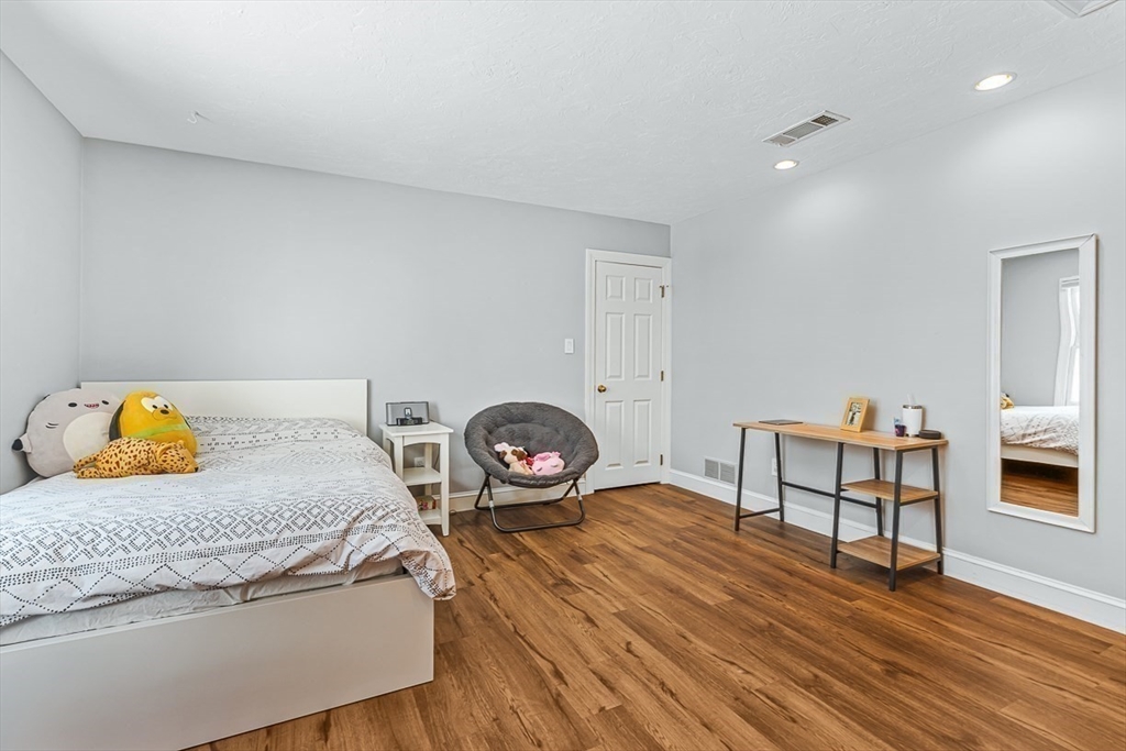 56 Lantern Ln
