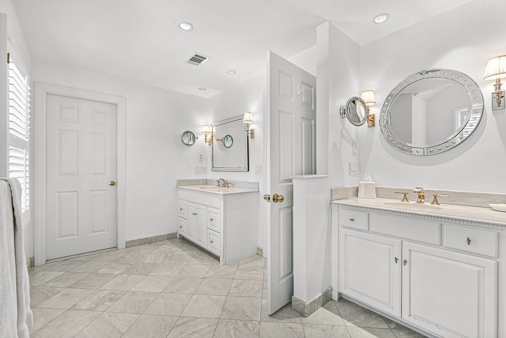56 Lantern Ln