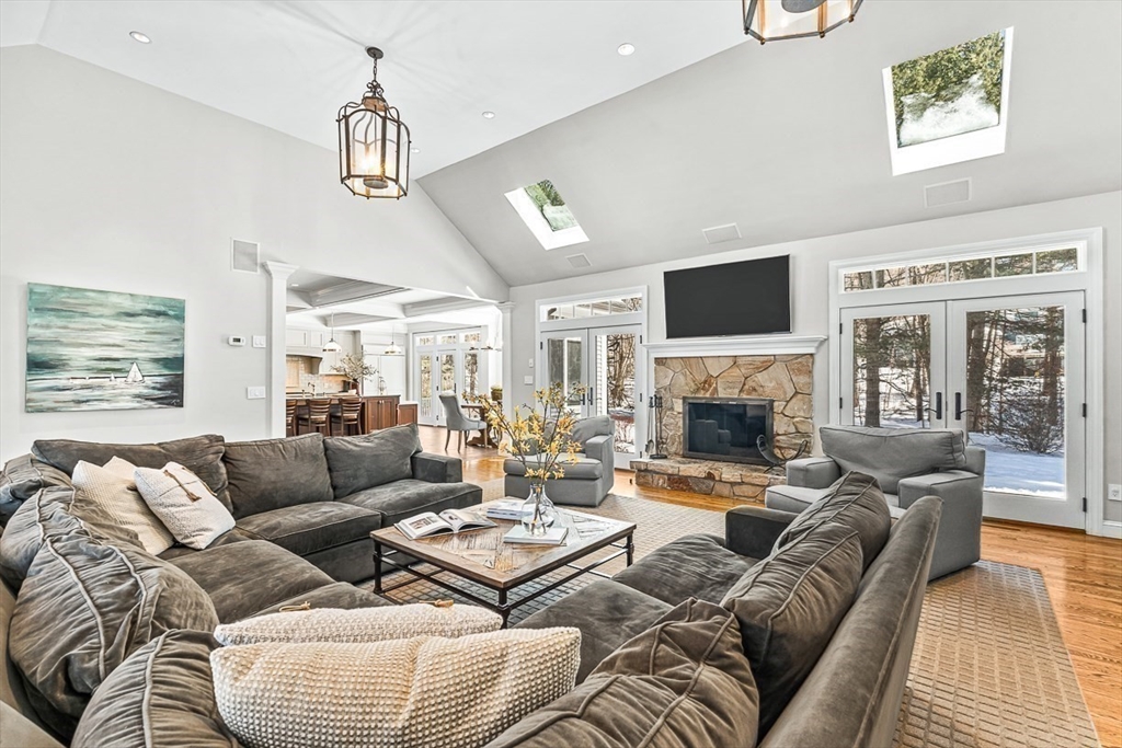 56 Lantern Ln