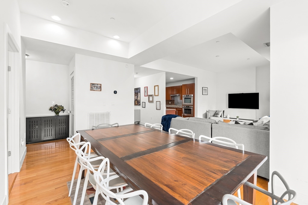 310 Hammond Pond Pkwy # 301