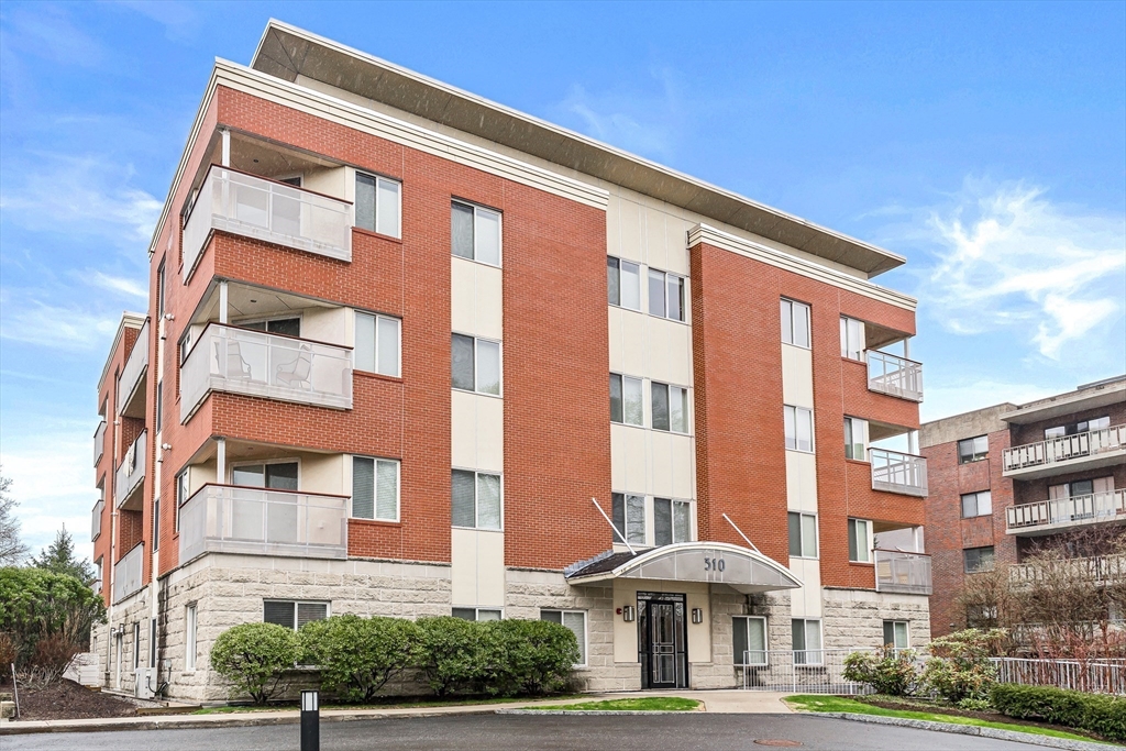 310 Hammond Pond Pkwy # 301