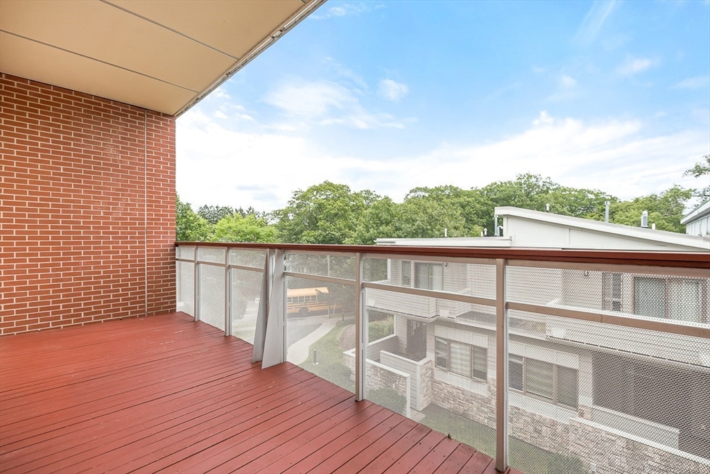310 Hammond Pond Pkwy # 301