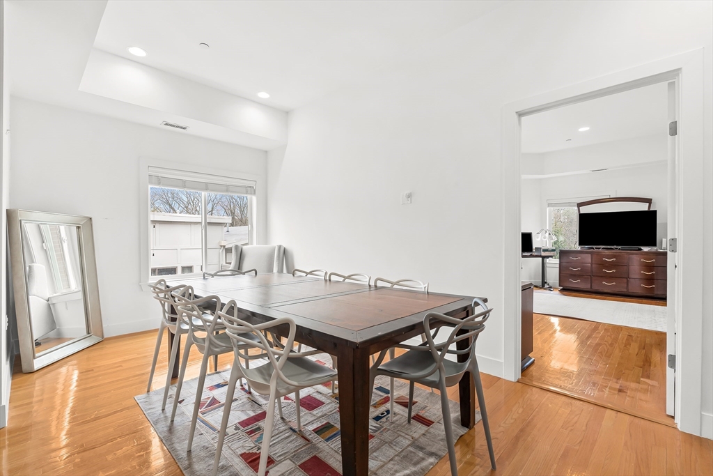 310 Hammond Pond Pkwy # 301