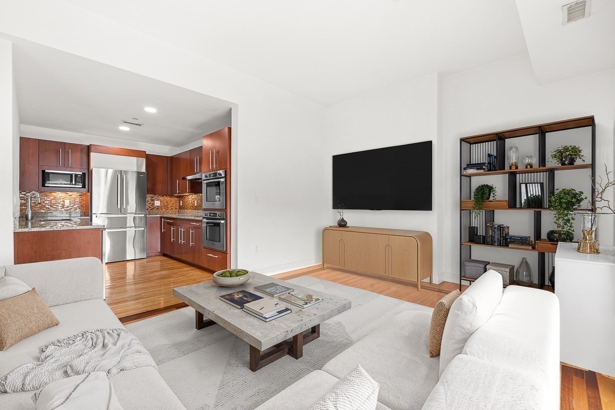 310 Hammond Pond Pkwy # 301