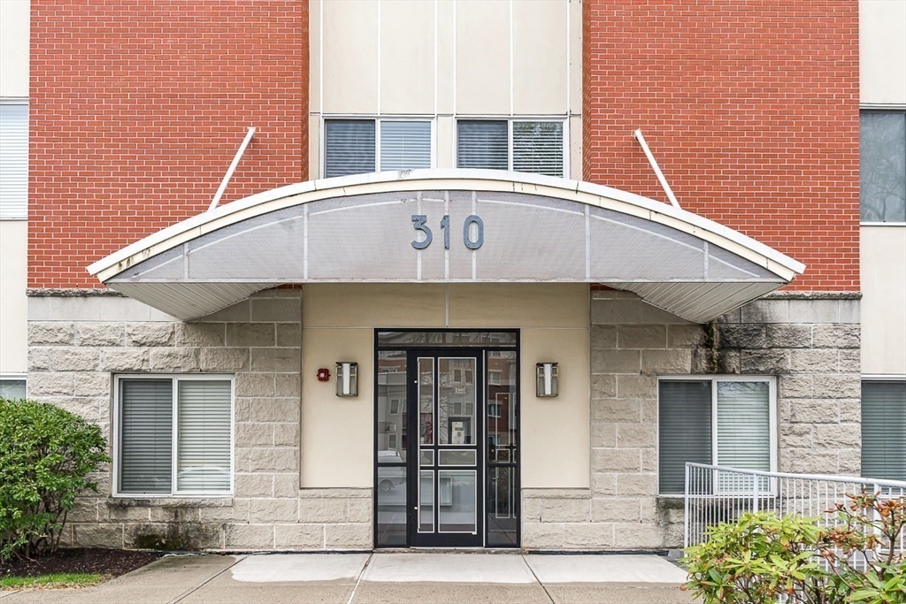 310 Hammond Pond Pkwy # 301