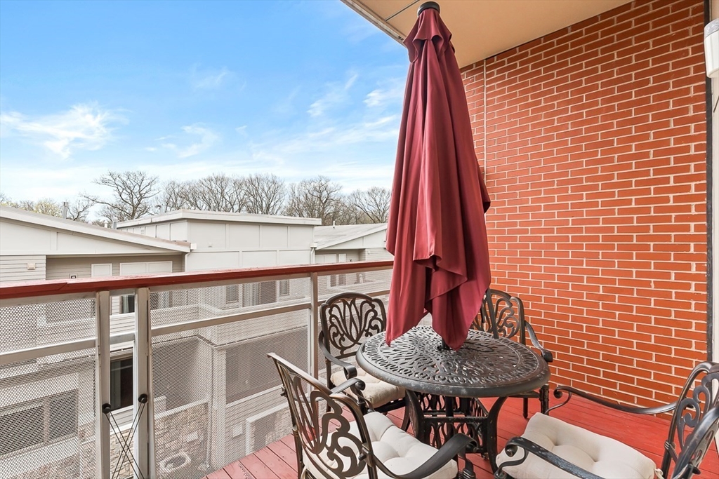 310 Hammond Pond Pkwy # 301