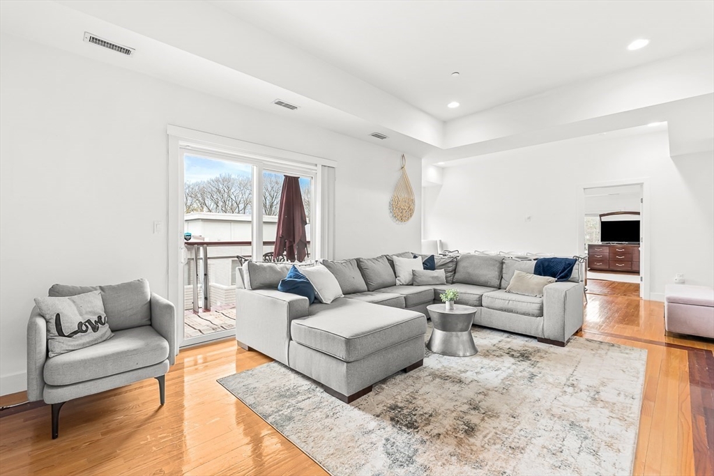 310 Hammond Pond Pkwy # 301