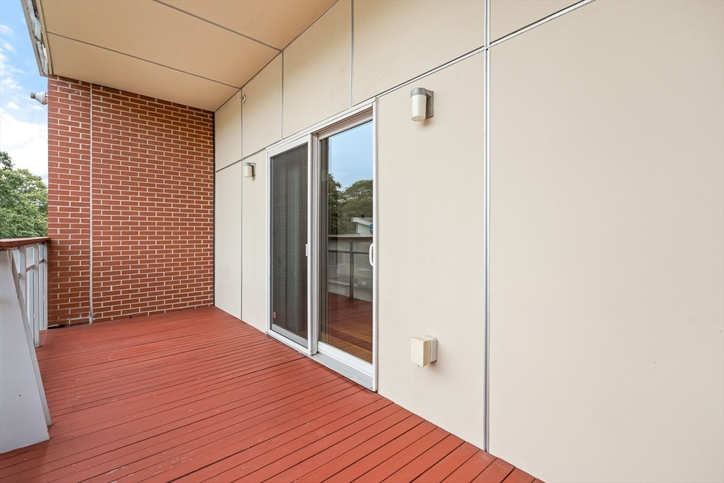 310 Hammond Pond Pkwy # 301