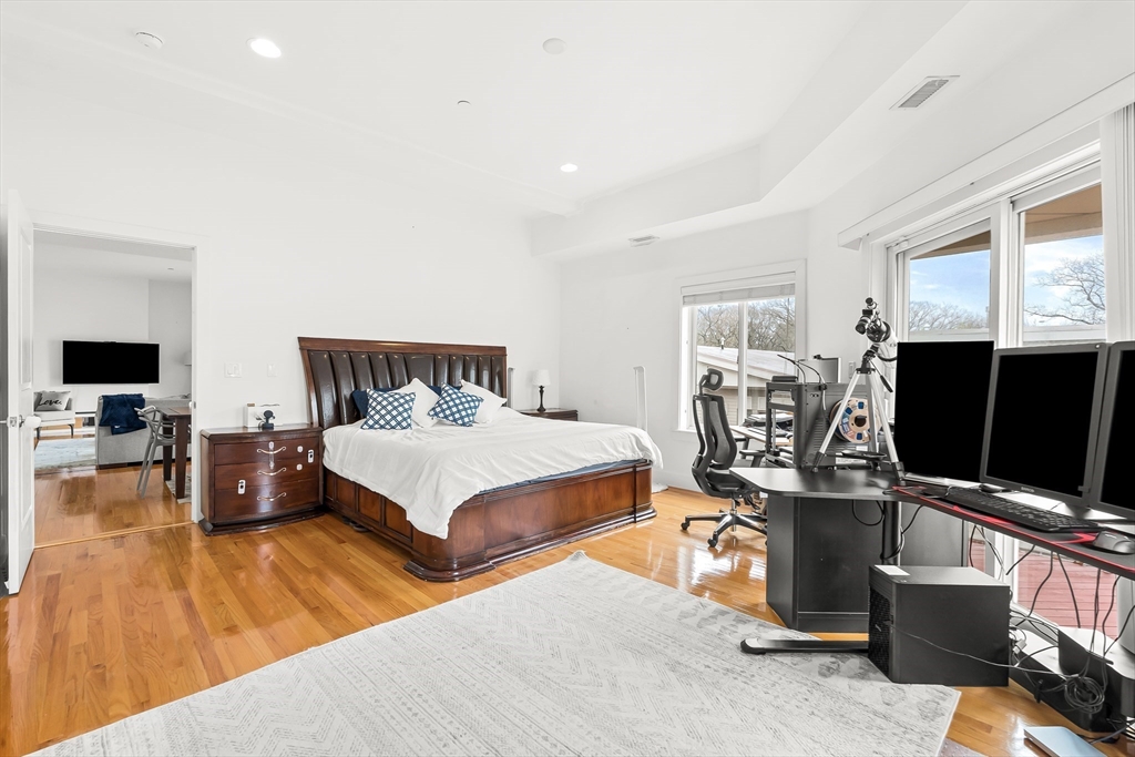 310 Hammond Pond Pkwy # 301