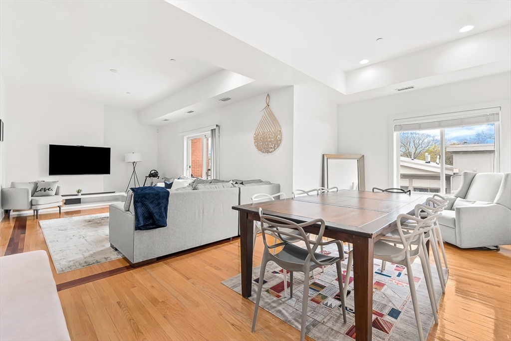 310 Hammond Pond Pkwy # 301