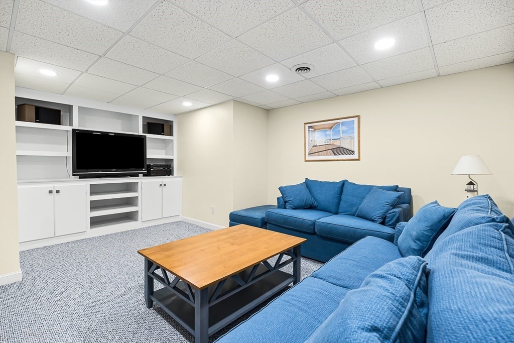 1 Woronoco Dr