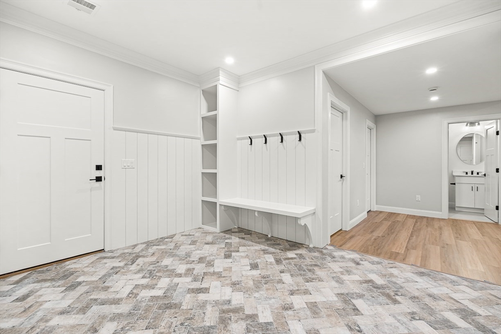 23 Wareland Rd