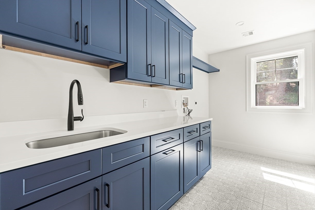 23 Wareland Rd