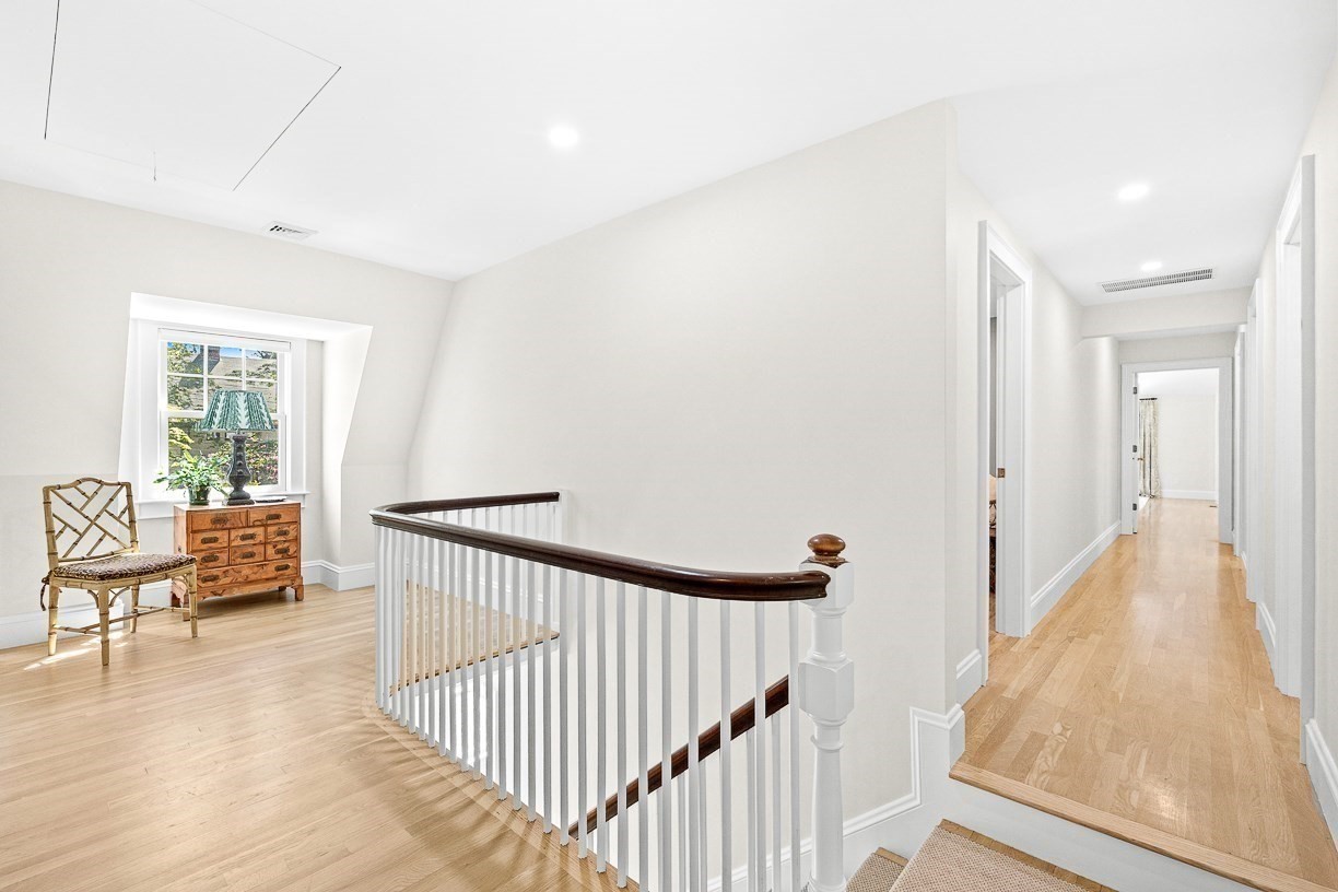 39 Fairbanks Ave