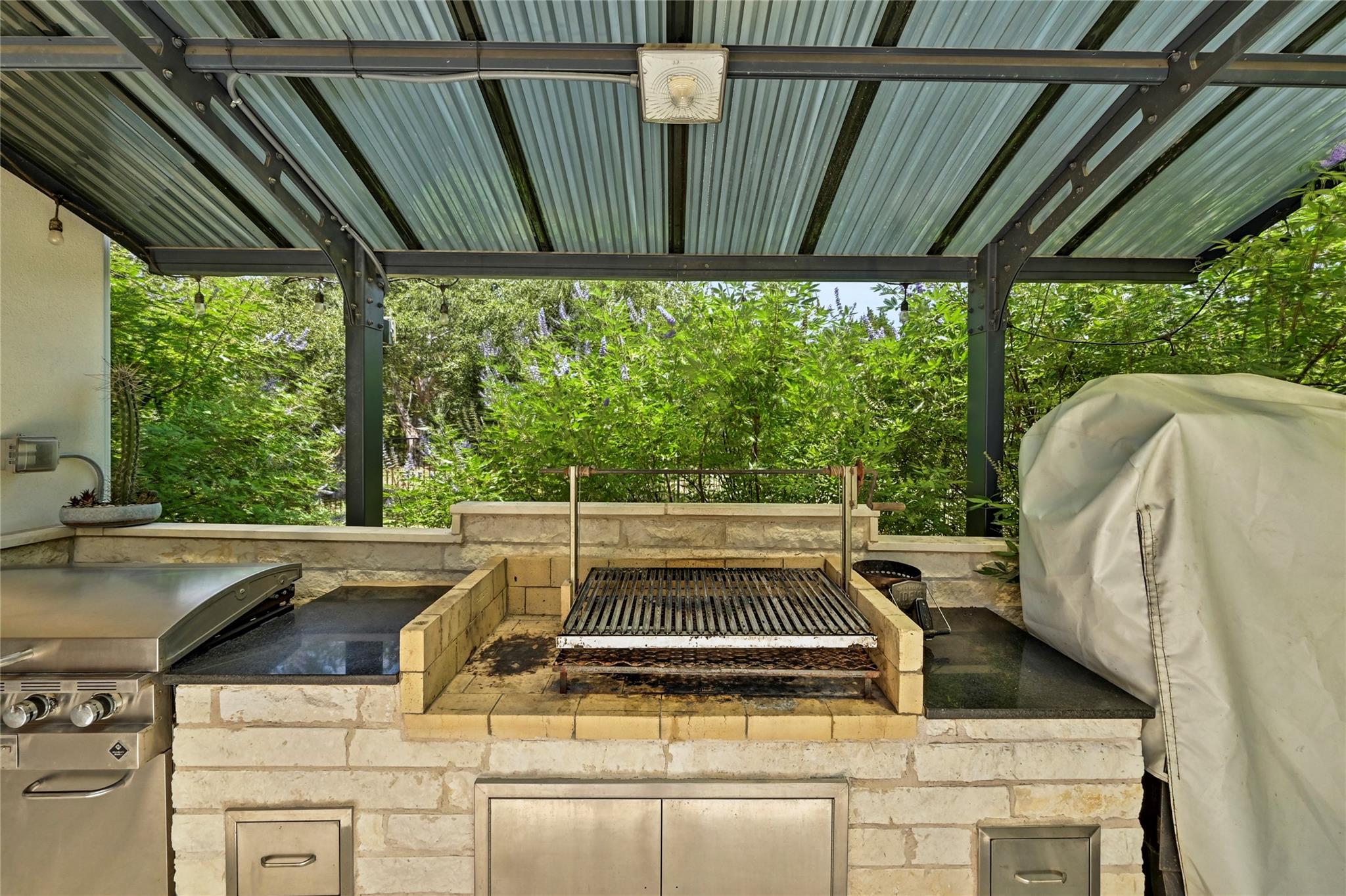 1121 Covered Bridge DR