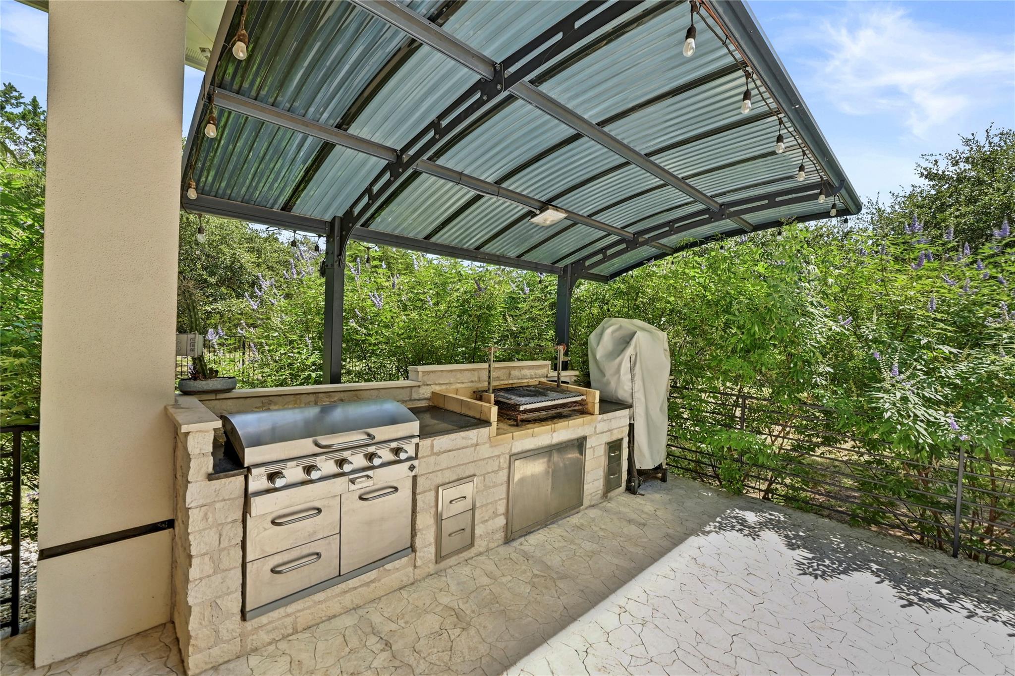 1121 Covered Bridge DR