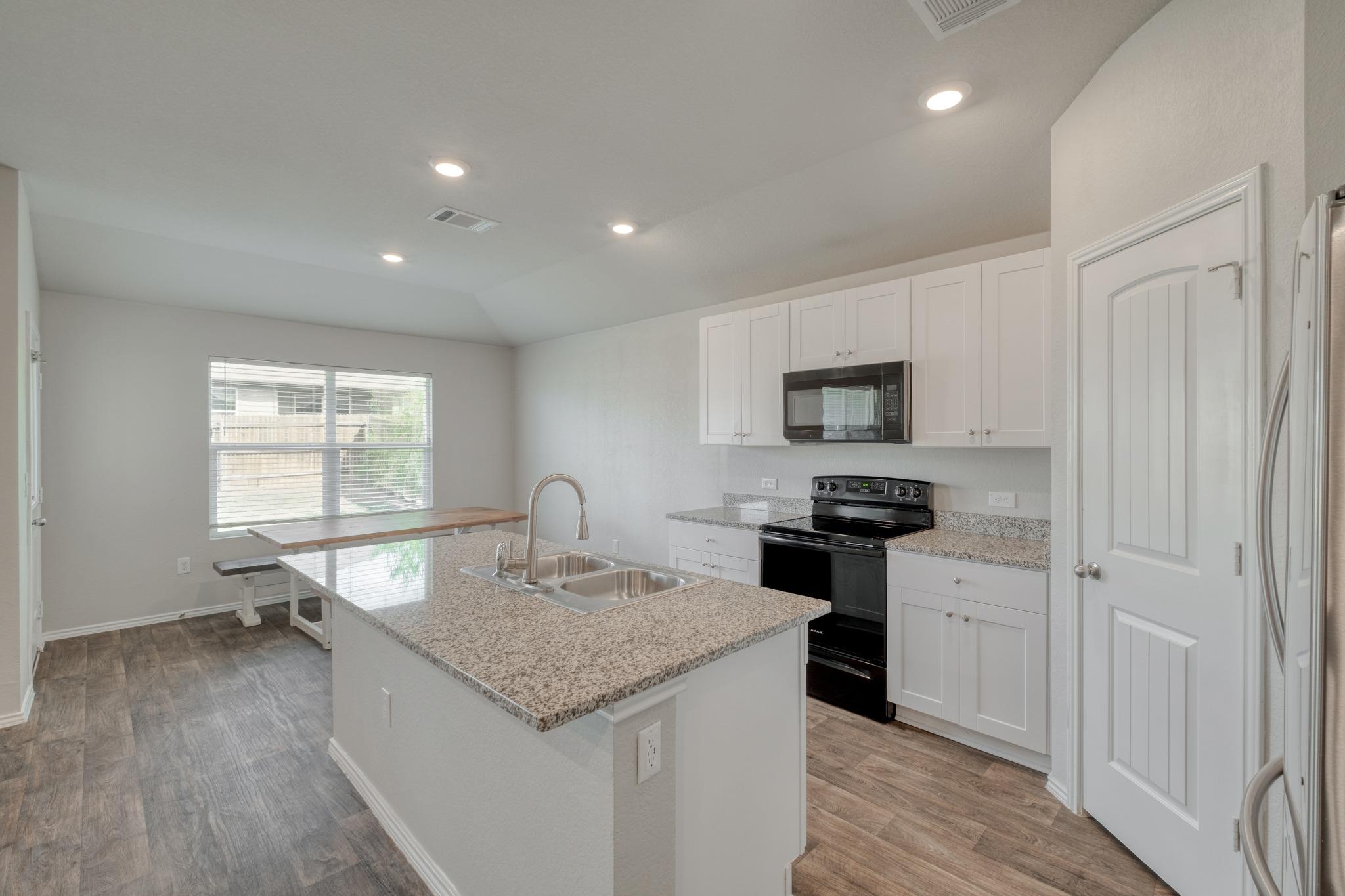 5712 Xene DR