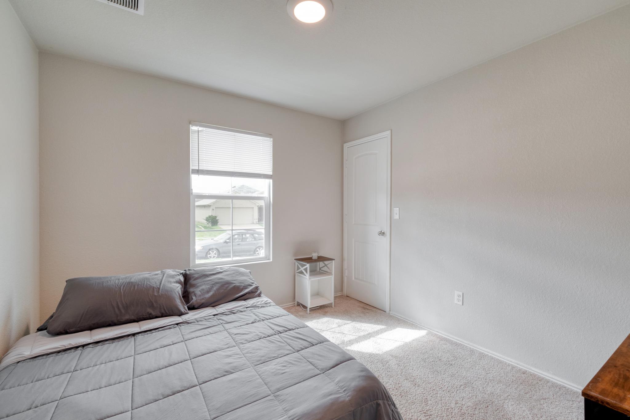 5712 Xene DR