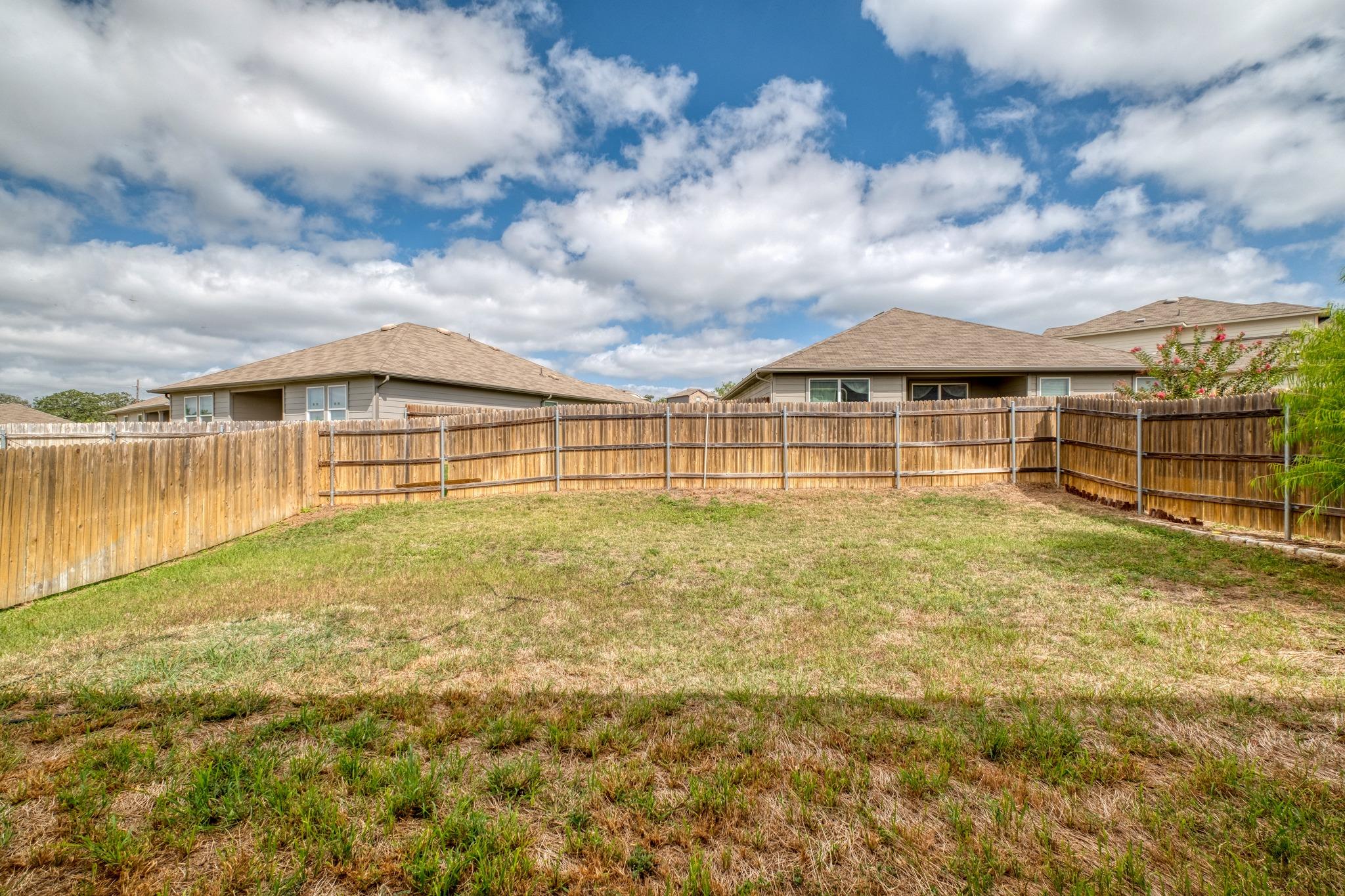 5712 Xene DR