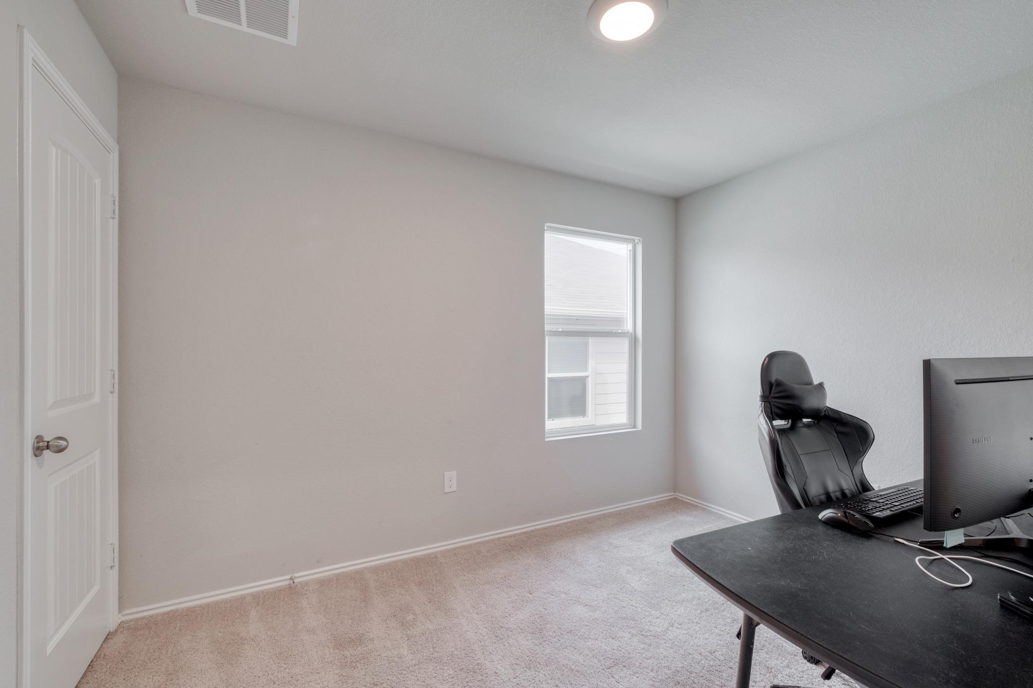 5712 Xene DR