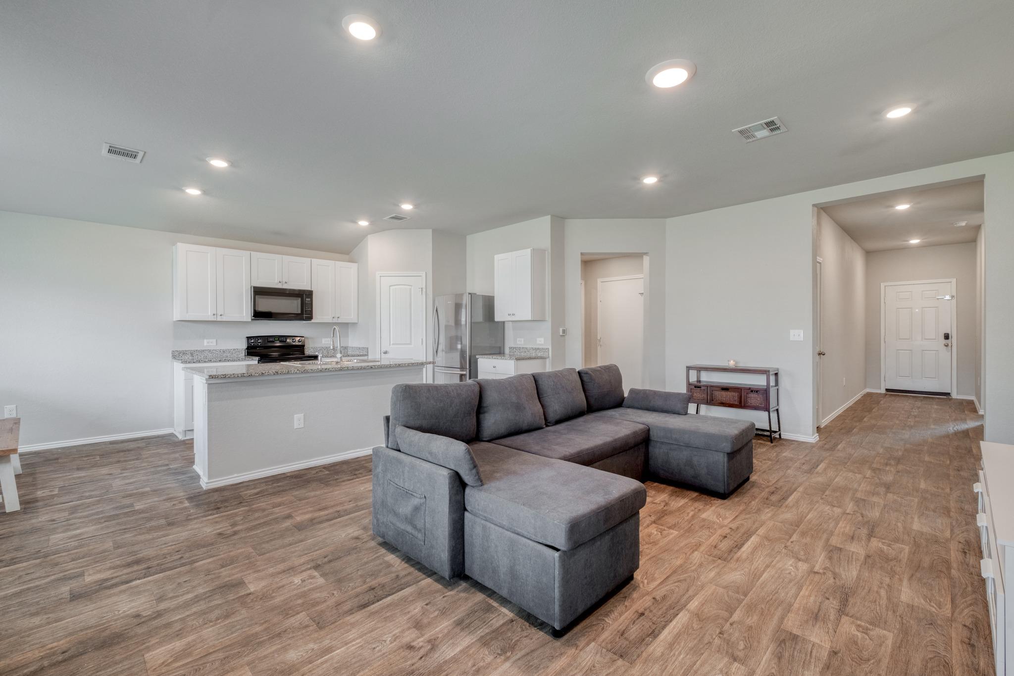 5712 Xene DR