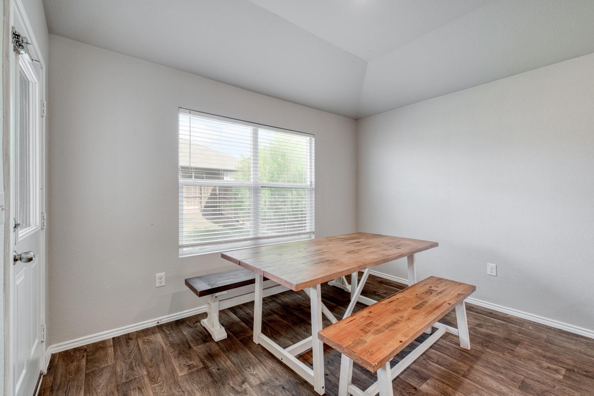 5712 Xene DR