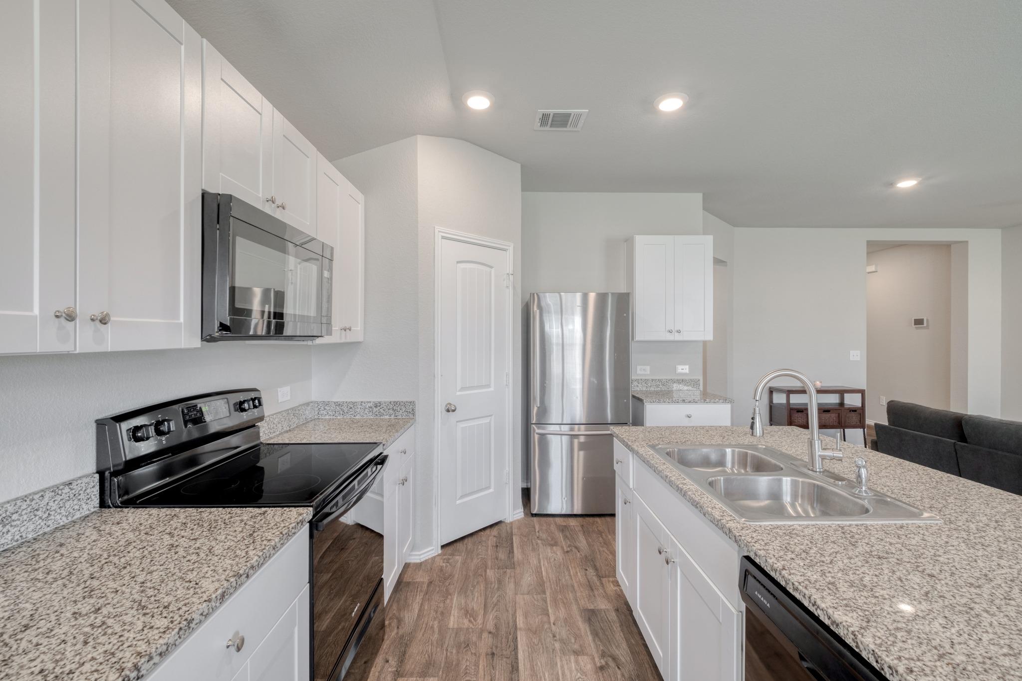 5712 Xene DR
